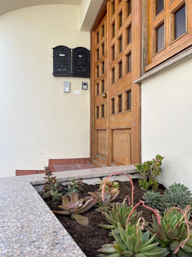Апартаменты Casa Vacanze Sa Piazza Доргали Экстерьер фото
